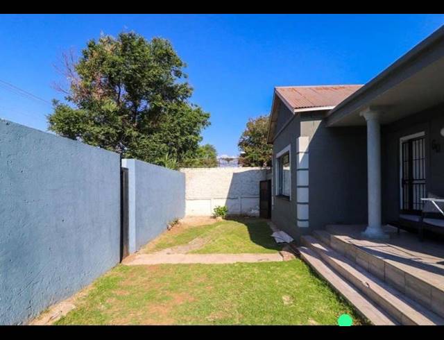 3 BEDROOM HOUSE FOR SALE IN KENILWORTH